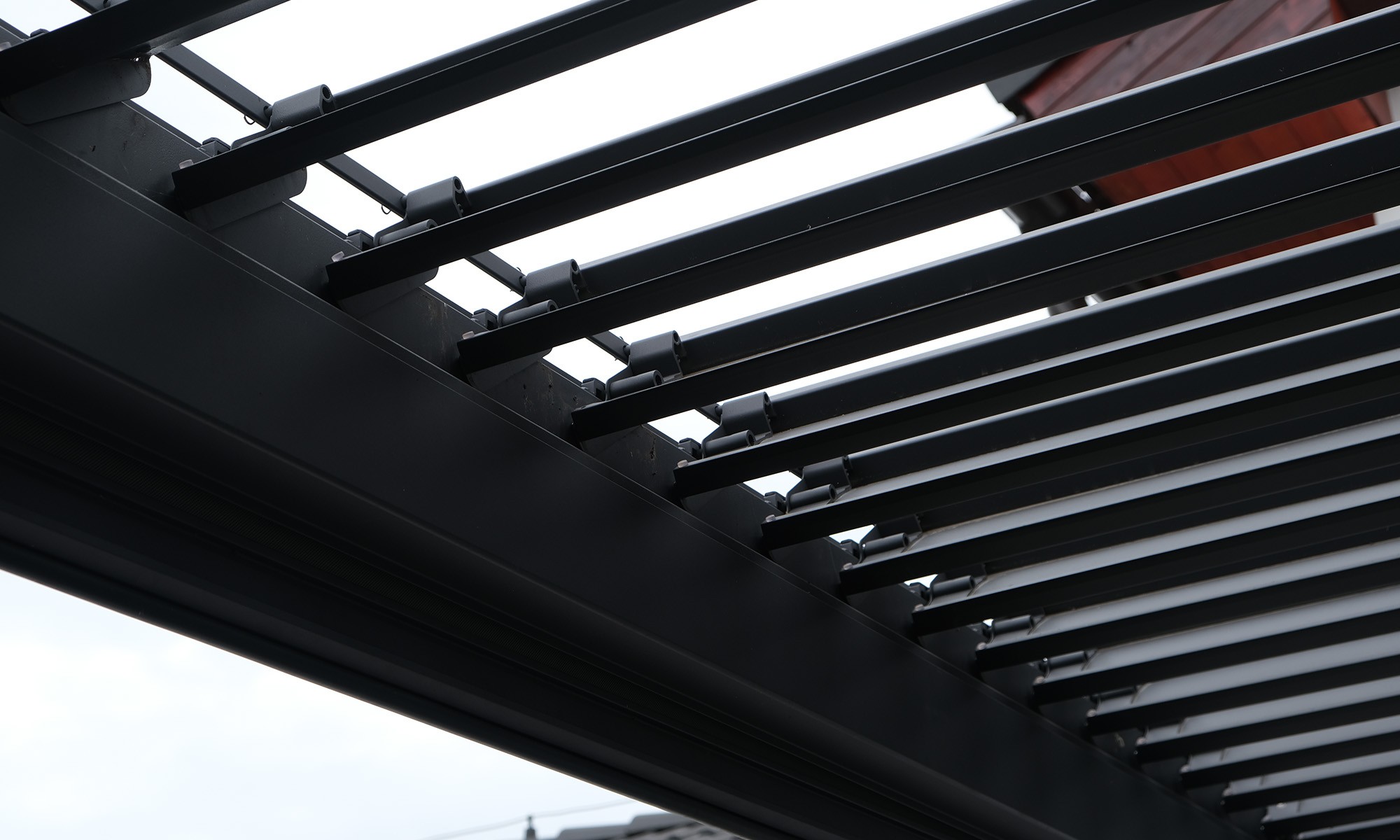 Obrázek novinky - Bioklimatická pergola svépomocí: kvalitní řešení za zlomek ceny